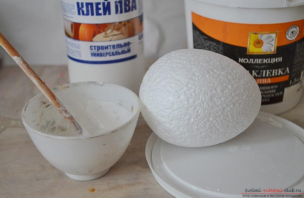 Пасхальный мастер-класс покажет как сделать декор яиц с помощью кружева и пуговиц.. Фото №2